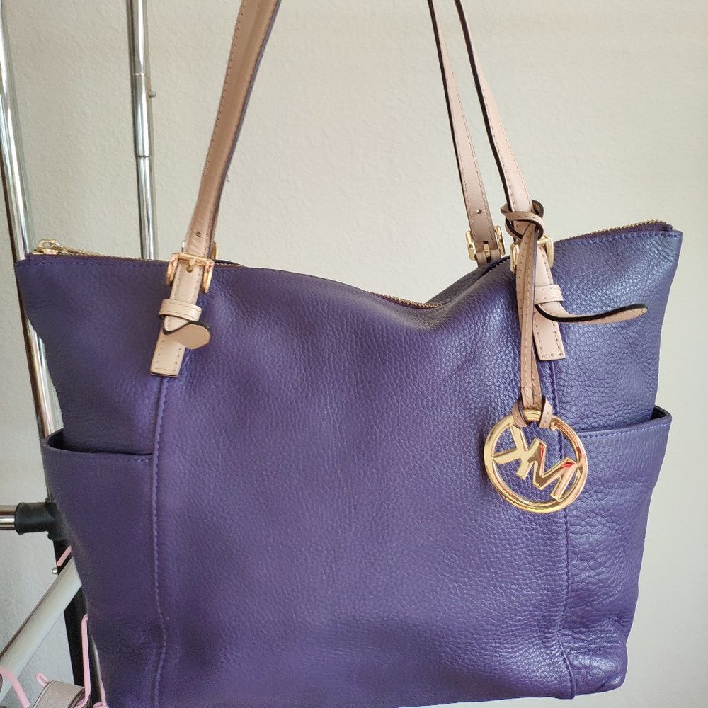 Like new Michael Kors Leather tote bag, shoulder bag, purse, handbag